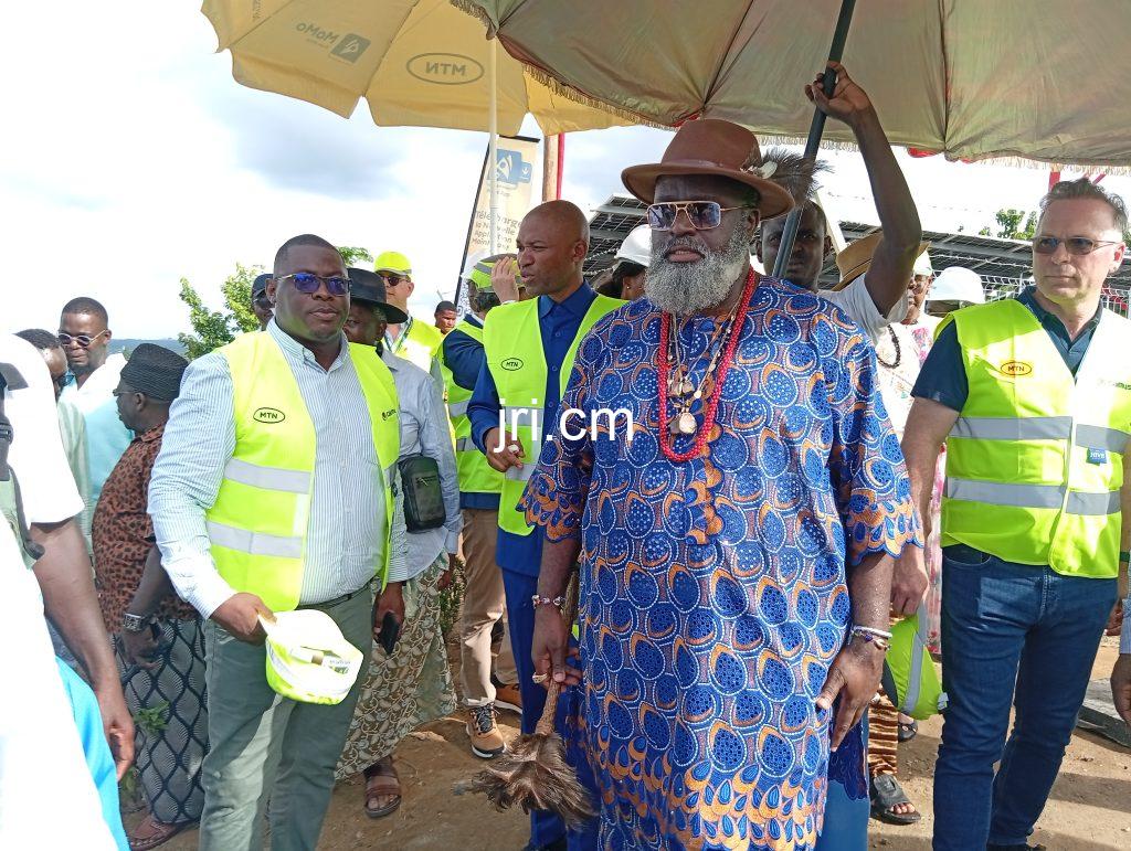 Japoma reçoit une antenne écologique pour une connexion 24h/24 et 7J/7.