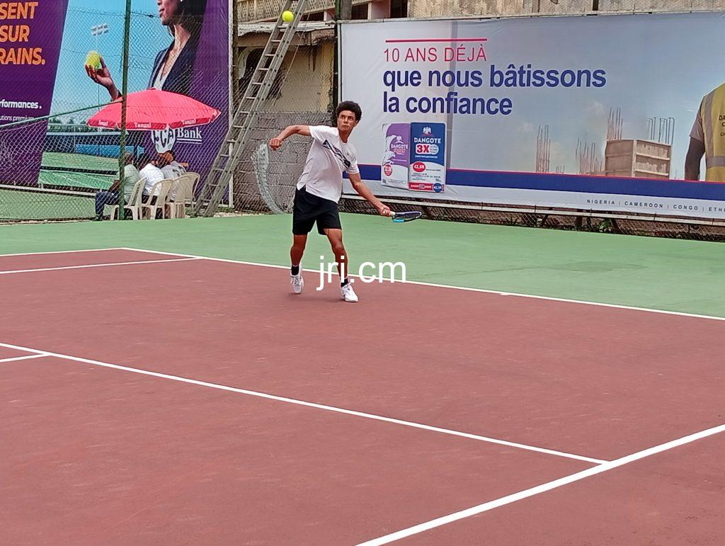 Martin HAMMOND fait du nettoyage de surface