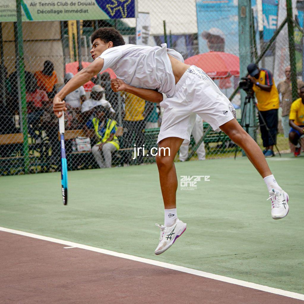 Des jeunes joueurs de tennis en quête d’un classement mondial.