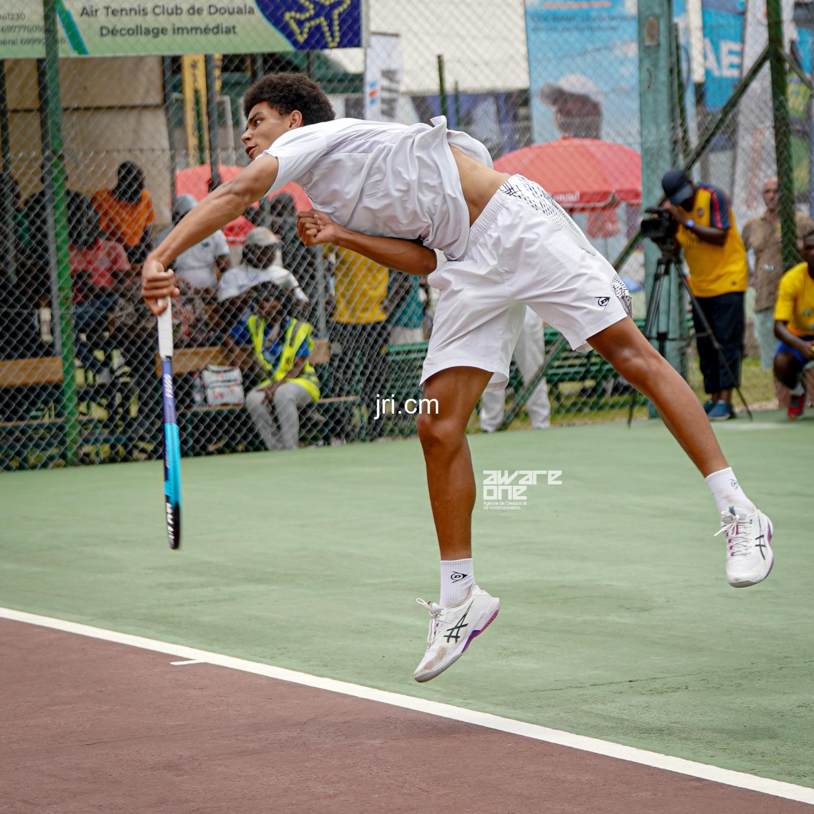Des jeunes joueurs de tennis en quête d’un classement mondial.